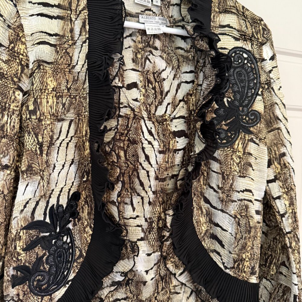 Stunning Alberto Makali Snake Print Ruffle & Appliqué Bolero Jacket and Top - Picture 4 of 9